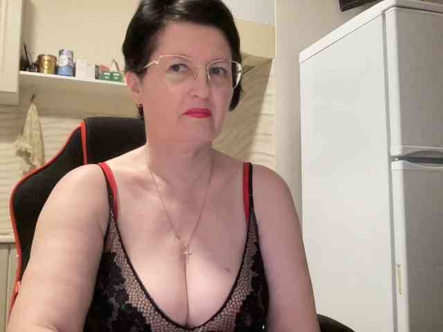 HotMilfPussy webcam