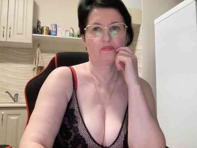 HotMilfPussy webcam