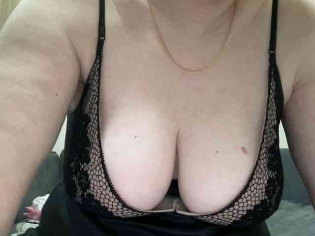 HotMilfPussy Live Webcam on BongaCams