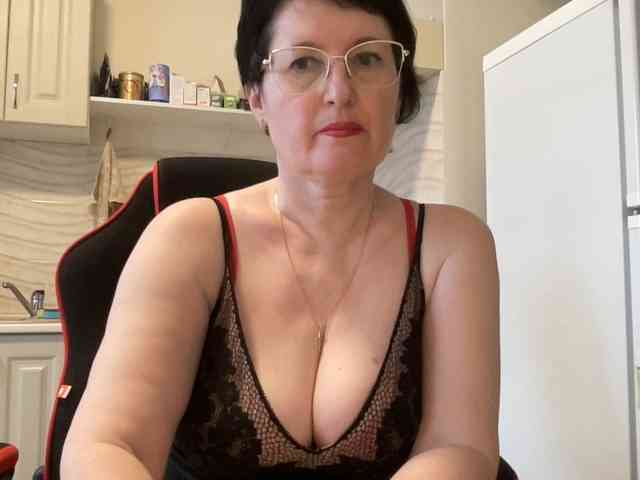 HotMilfPussy webcam