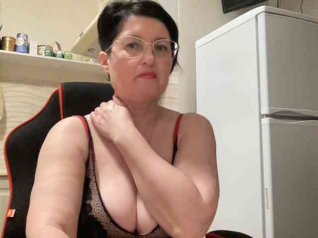 HotMilfPussy webcam