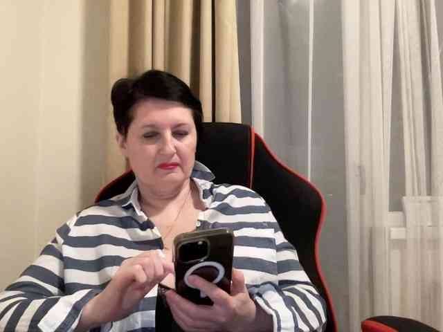 HotMilfPussy webcam