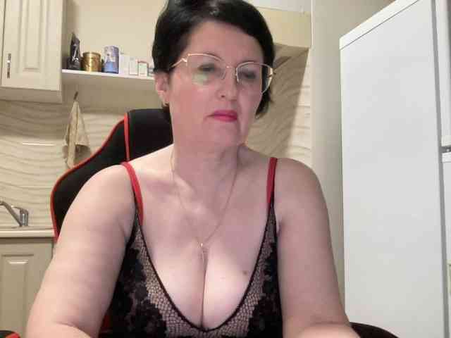 HotMilfPussy webcam