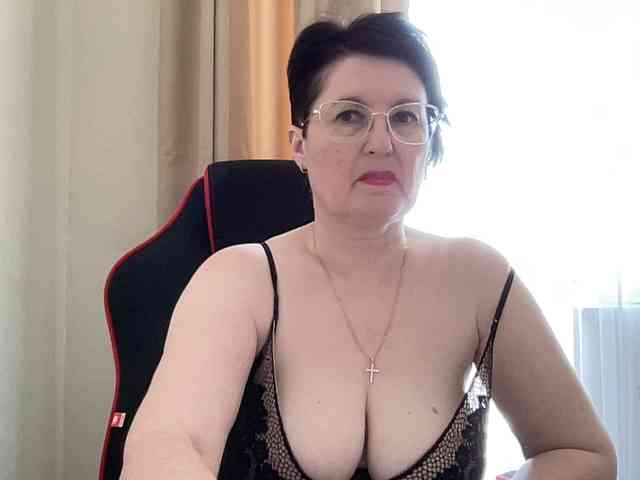 HotMilfPussy webcam