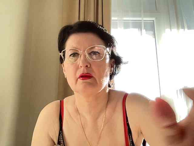 HotMilfPussy webcam