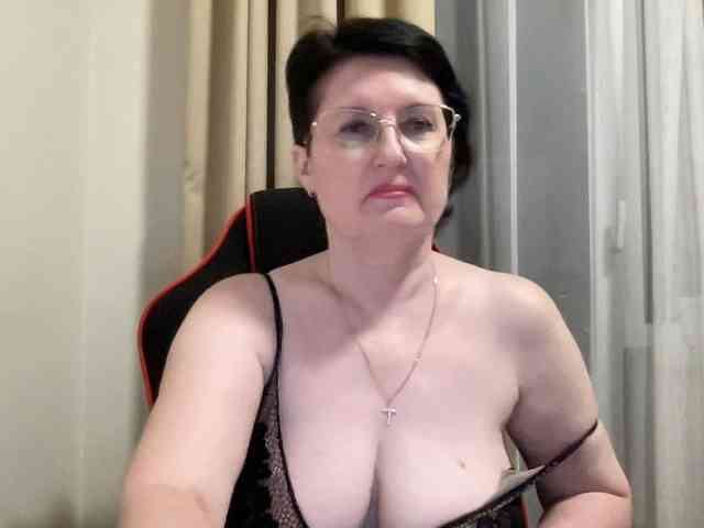 HotMilfPussy webcam