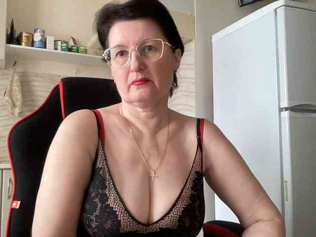 HotMilfPussy webcam