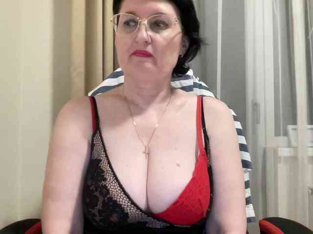 HotMilfPussy webcam