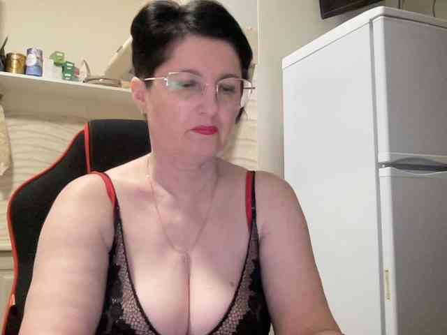 HotMilfPussy webcam