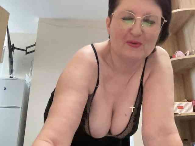 HotMilfPussy webcam