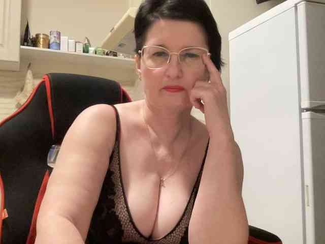 HotMilfPussy webcam