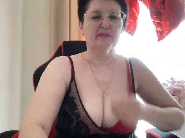 HotMilfPussy webcam