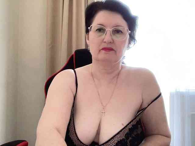 HotMilfPussy webcam