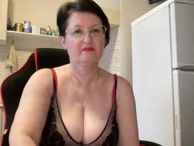 HotMilfPussy webcam