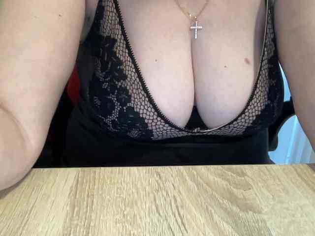 HotMilfPussy webcam