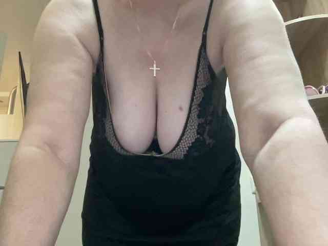 HotMilfPussy webcam