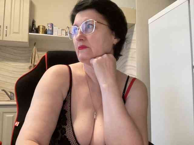 HotMilfPussy webcam