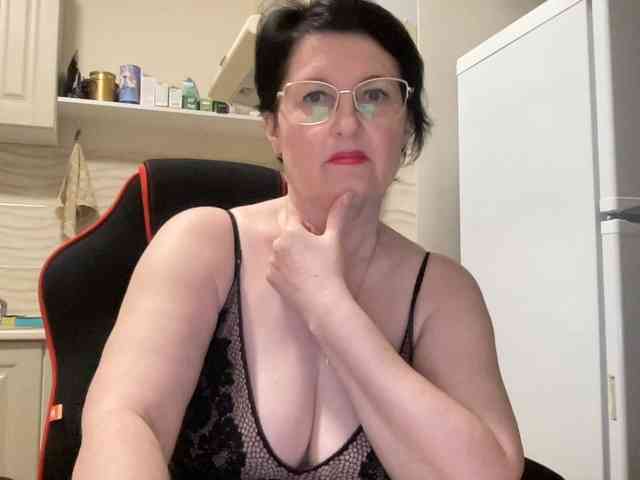 HotMilfPussy webcam
