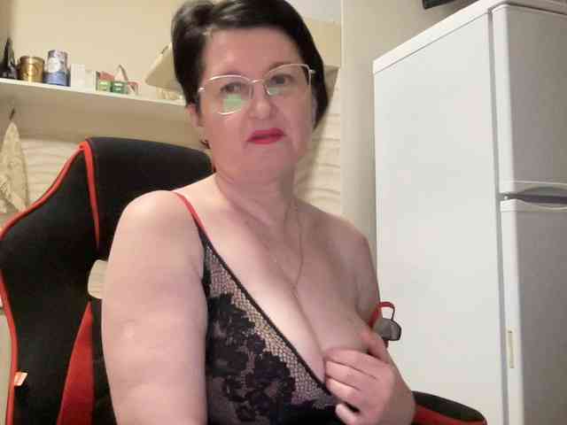 HotMilfPussy webcam