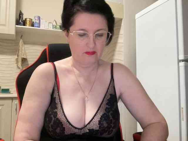 HotMilfPussy webcam