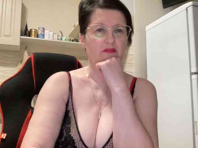HotMilfPussy webcam