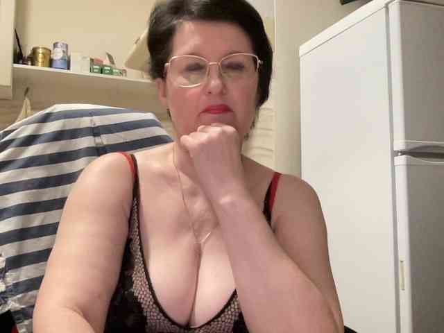 HotMilfPussy webcam