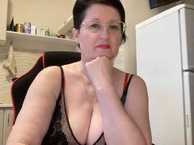 HotMilfPussy webcam
