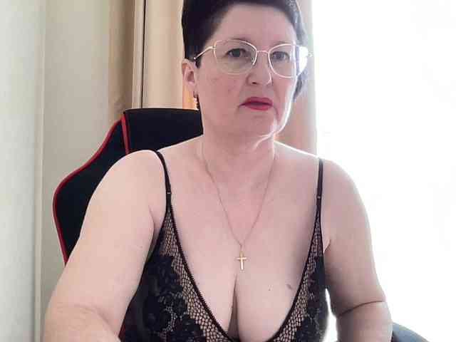 HotMilfPussy webcam