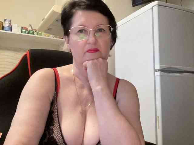 HotMilfPussy webcam