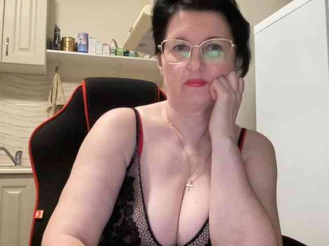 HotMilfPussy webcam