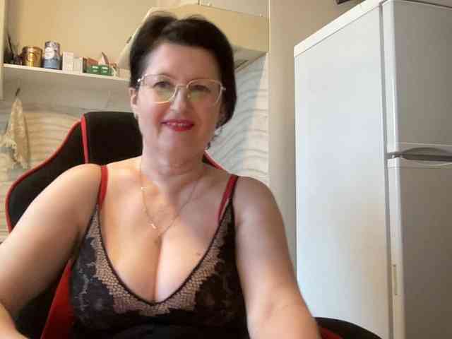HotMilfPussy webcam