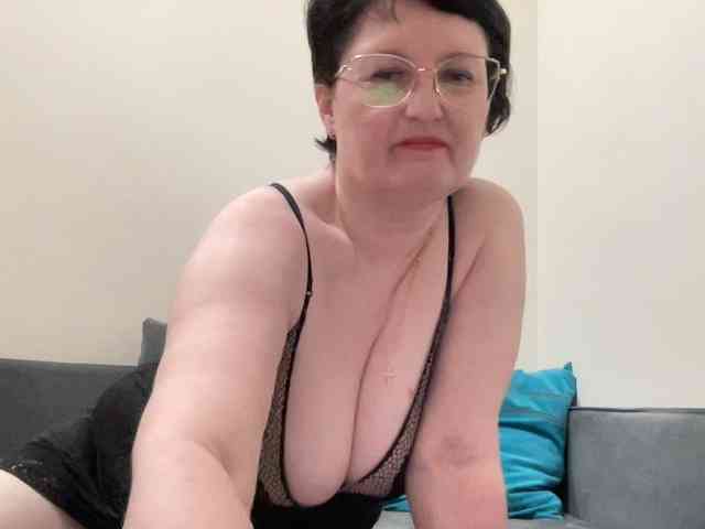 HotMilfPussy webcam