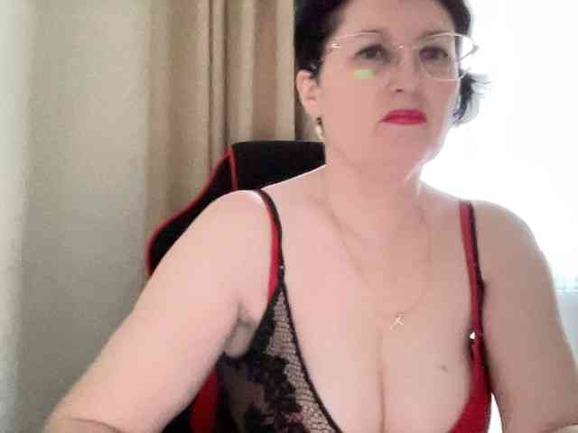 HotMilfPussy webcam