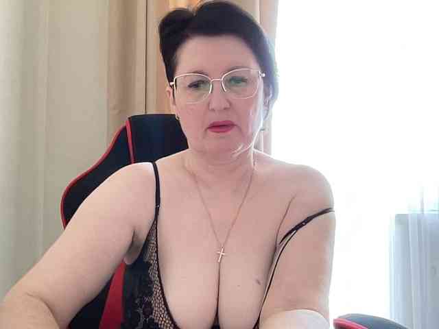 HotMilfPussy webcam