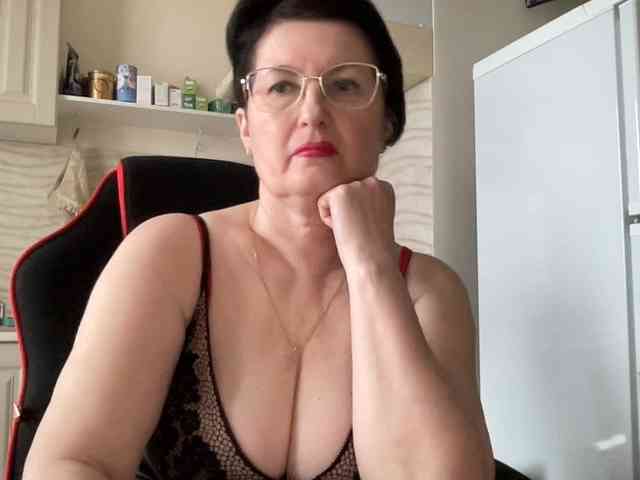 HotMilfPussy webcam