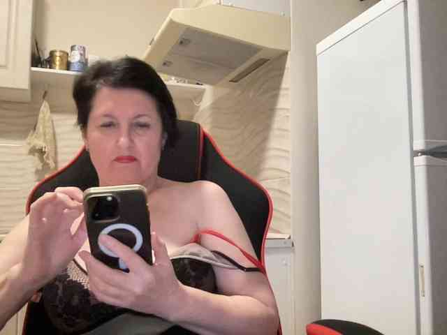 HotMilfPussy webcam