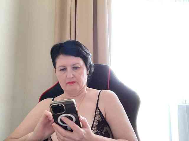 HotMilfPussy webcam