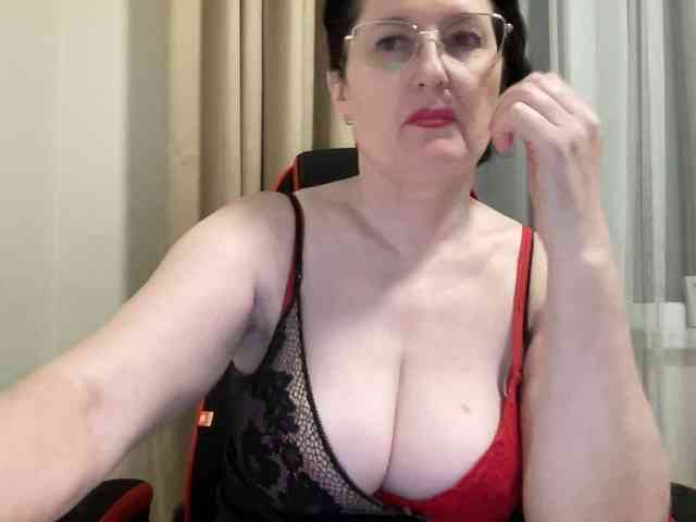 HotMilfPussy webcam