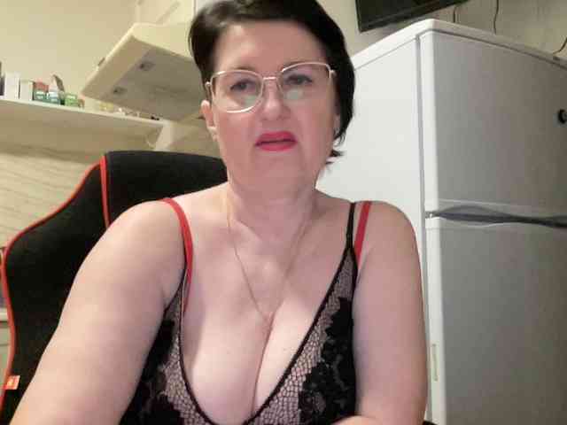 HotMilfPussy webcam