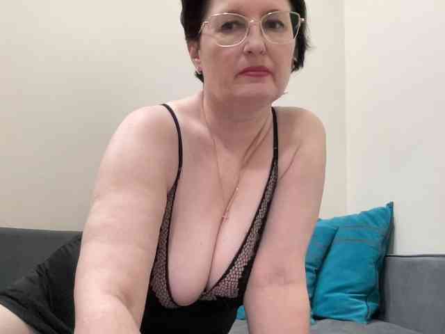 HotMilfPussy webcam