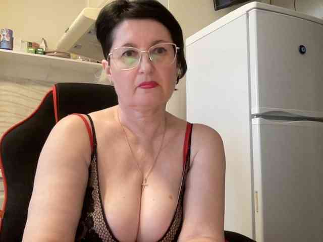 HotMilfPussy webcam