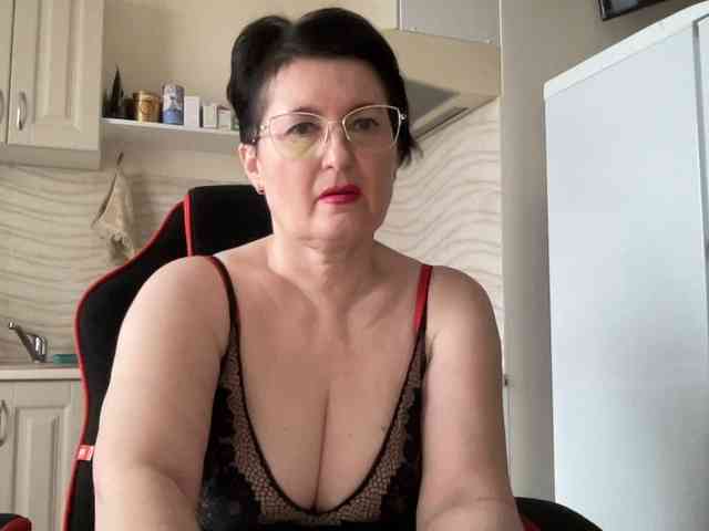 HotMilfPussy webcam