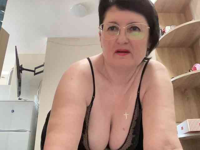 HotMilfPussy webcam