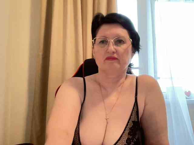HotMilfPussy webcam