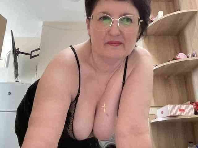 HotMilfPussy webcam