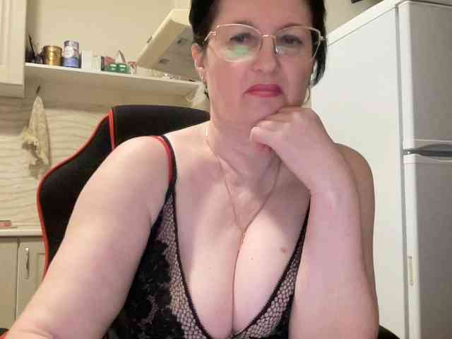 HotMilfPussy webcam
