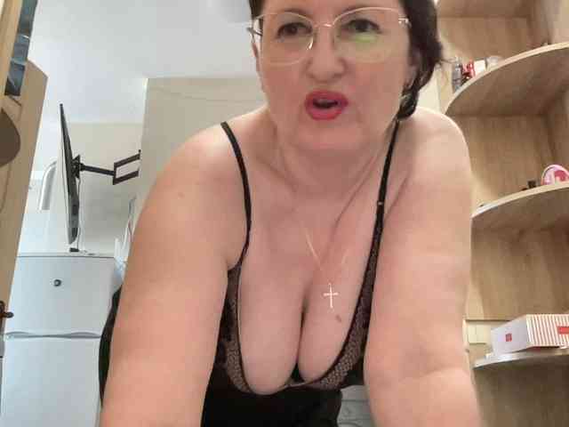 HotMilfPussy webcam