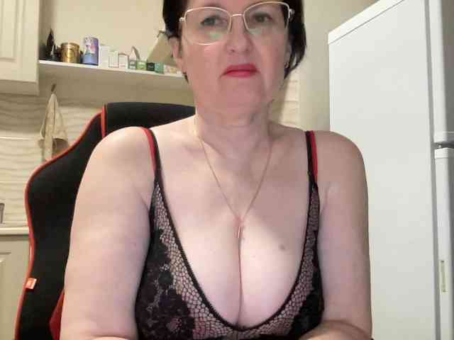 HotMilfPussy webcam
