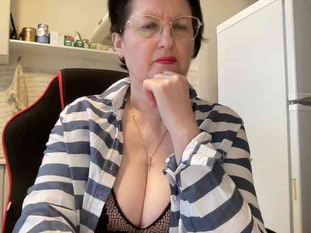 HotMilfPussy webcam