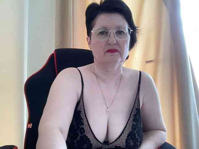 HotMilfPussy webcam